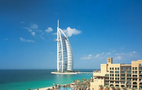 Дубай Обои на телефон высокое здание на пляже