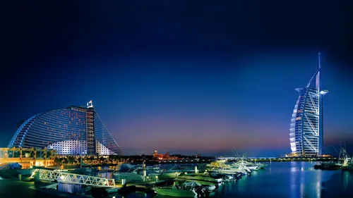 Дубай Обои на телефон город с колесом обозрения и водоемом