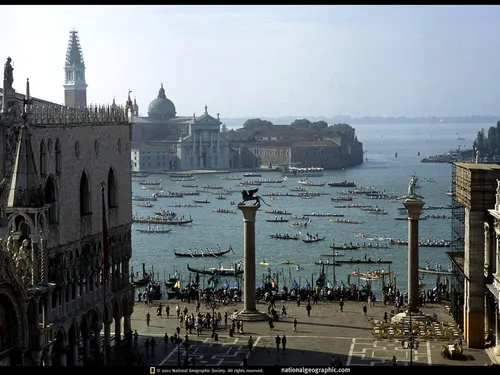 Италия Обои на телефон город с рекой и лодками