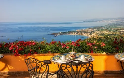 Италия Обои на телефон стол с видом на город и океан