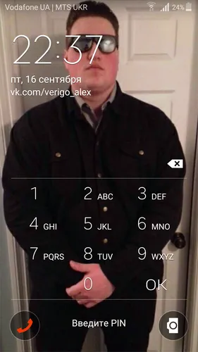 Мем Обои на телефон мужчина в очках