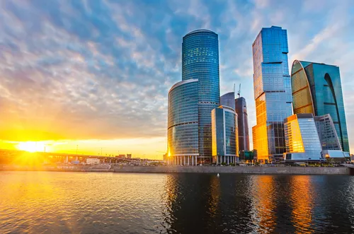 Москва Сити Обои на телефон городской пейзаж с водоемом перед ним