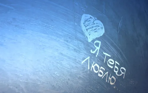 Надпись Обои на телефон рука, держащая кусок льда