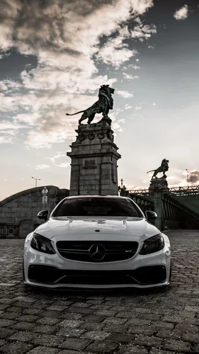 Mercedes Обои на телефон автомобиль, припаркованный перед статуей