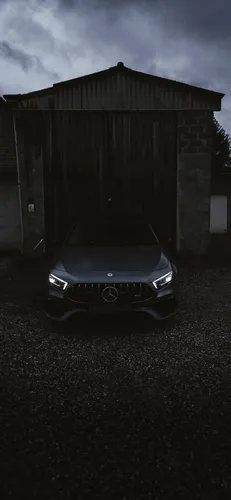 Mercedes Обои на телефон автомобиль, припаркованный перед гаражом
