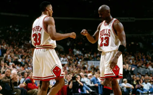 Майкл Джордан, Джордан Обои на телефон двое мужчин в баскетбольной форме