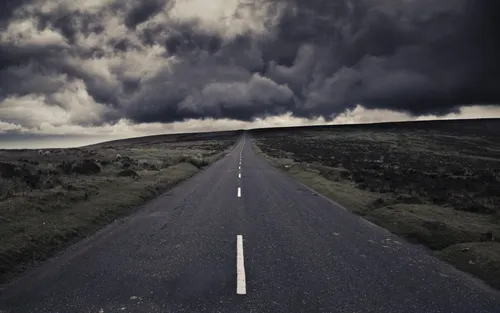 Дорога Обои на телефон дорога с темными облаками