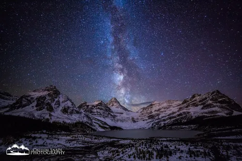 Звезды Обои на телефон снежный горный хребет со звездным небом