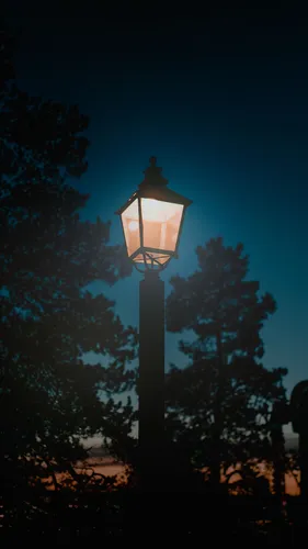 Ночь Обои на телефон фонарный столб с лампой сверху ночью