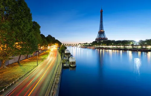 Париж Обои на телефон дорога с башней на заднем плане