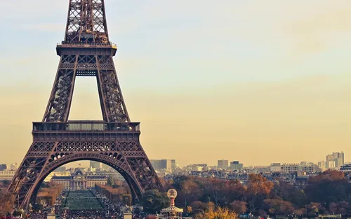 Париж Обои на телефон большая металлическая башня