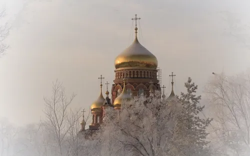 Церковь Обои на телефон здание с золотой купольной крышей, окруженное снегом