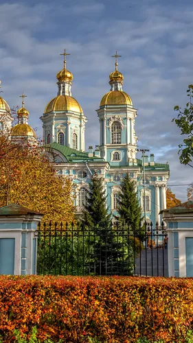 Церковь Обои на телефон большое здание с золотыми куполами