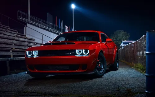 Dodge Challenger Обои на телефон красный спортивный автомобиль, припаркованный на дороге ночью