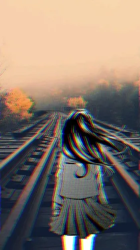 Красивое Фото Обои на телефон человек, идущий по железнодорожному пути