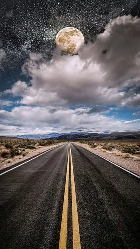 Красивое Фото Обои на телефон дорога с луной в небе