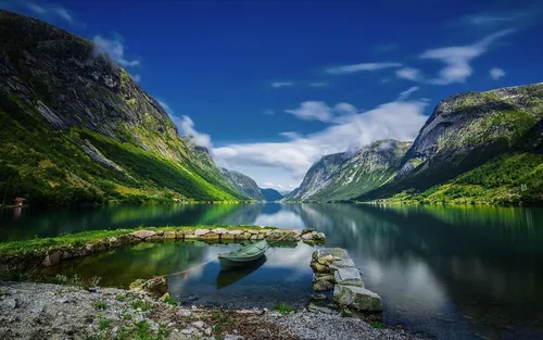 Норвегия Обои на телефон Нерёй-фьорд в окружении гор