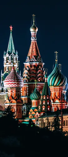 Россия Обои на телефон большой замок с множеством разноцветных огней