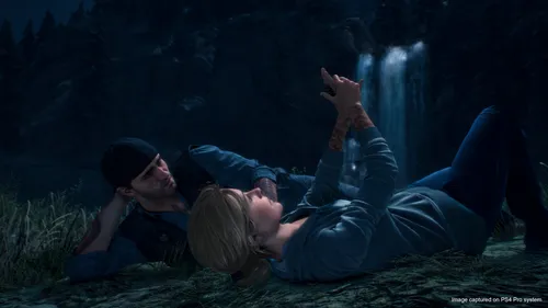 Days Gone Обои на телефон мужчина и женщина лежат на земле с водопадом на заднем плане