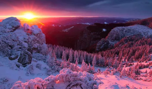 Зимние Hd Обои на телефон снежная гора с деревьями и закатом