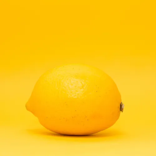 Лимонные Обои на телефон лимон на желтом фоне