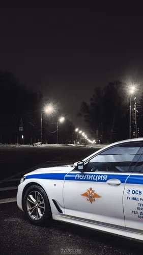 Мвд Обои на телефон полицейская машина, припаркованная на обочине дороги