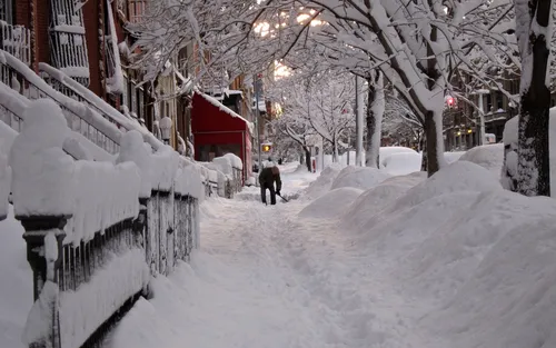Full Hd Зима Обои на телефон человек, идущий по снегу