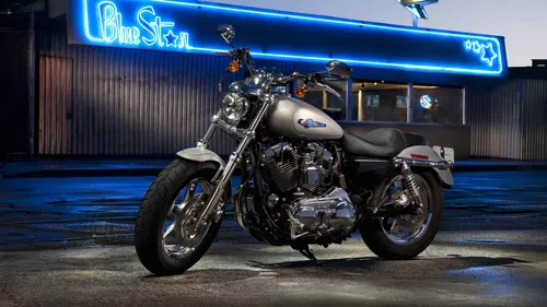 Harley Davidson Обои на телефон мотоцикл, припаркованный в гараже
