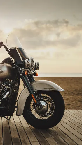 Harley Davidson Обои на телефон мотоцикл, припаркованный на причале