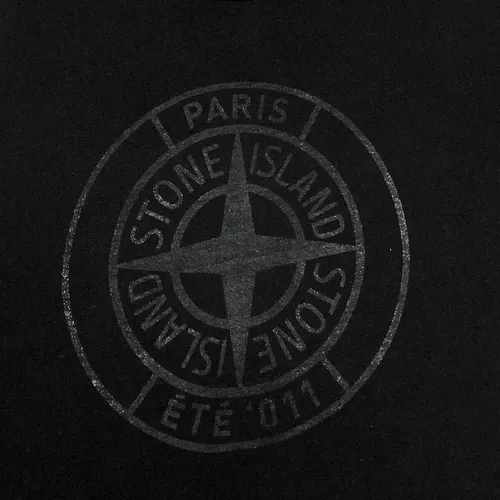 Stone Island Обои на телефон серебряная монета с черным фоном
