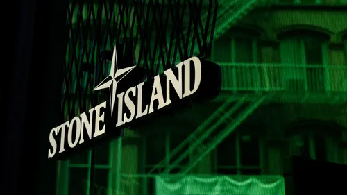 Stone Island Обои на телефон зелено-черный логотип