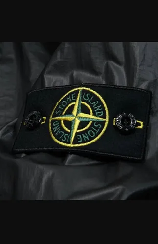 Stone Island Обои на телефон черно-золотая шляпа