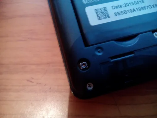 Леново А536 Обои на телефон черный прямоугольный предмет с серебряной ручкой на деревянной поверхности