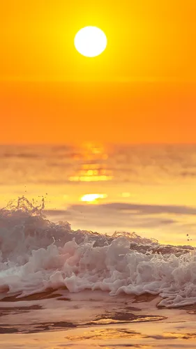 Солнце Обои на телефон волны разбиваются на пляже