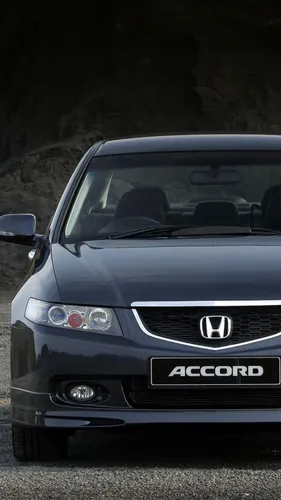 Хонда Аккорд Обои на телефон черный автомобиль с человеком на водительском сиденье