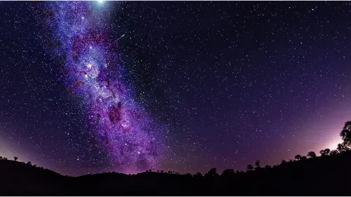 Млечный Путь Обои на телефон звездное ночное небо с горой и деревьями