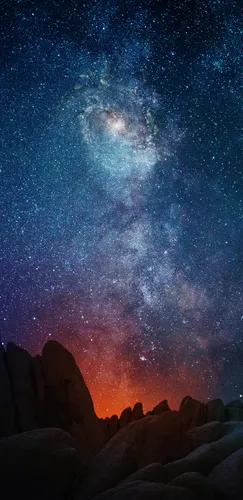 Млечный Путь Обои на телефон звездное ночное небо с группой людей на переднем плане