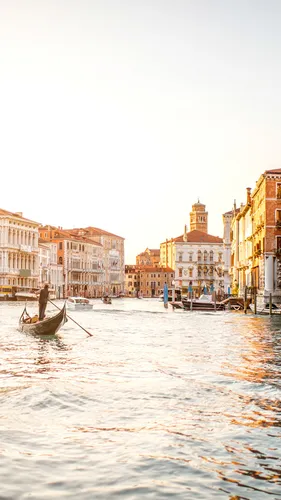 Венеция Обои на телефон человек, катающийся на лодке по каналу