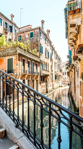 Венеция Обои на телефон канал между двумя зданиями