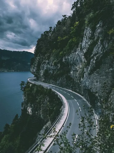 Швейцария Обои на телефон дорога рядом со скалой