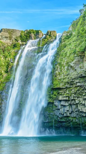 Природа Картинки Обои на телефон водопад над скалой