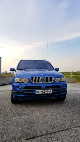 Bmw X5 E53 Обои на телефон синий автомобиль, припаркованный на дороге