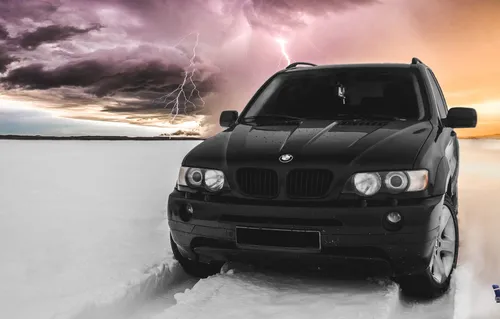 Bmw X5 E53 Обои на телефон черный автомобиль, припаркованный на снегу