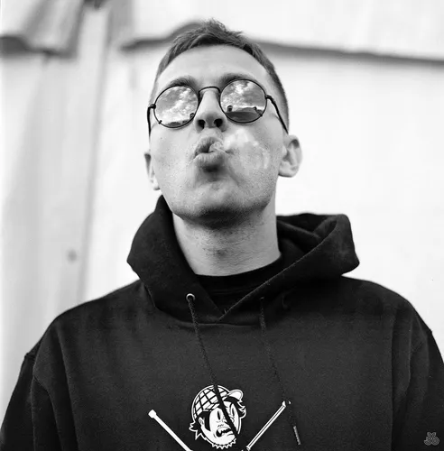 Oxxxymiron Обои на телефон мужчина в очках