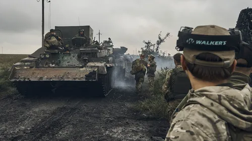 Армия России Обои на телефон группа солдат в поле