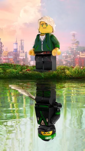 Лего Обои на телефон статуя человека в водоеме со зданиями на заднем плане