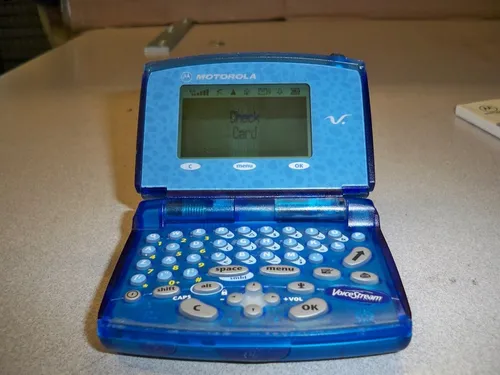 160Х128 Обои на телефон синий калькулятор на деревянной поверхности