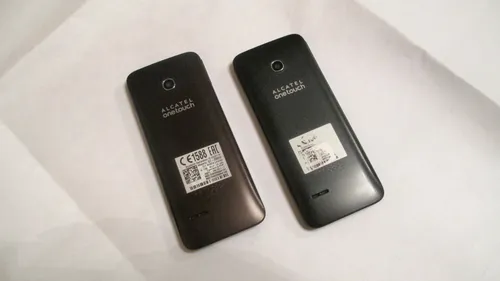 Alcatel One Touch Обои на телефон пара сотовых телефонов