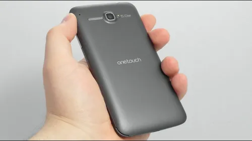 Alcatel One Touch Обои на телефон рука, держащая черный мобильный телефон