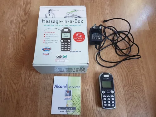 Alcatel One Touch Обои на телефон мобильный телефон и коробка сигарет на столе